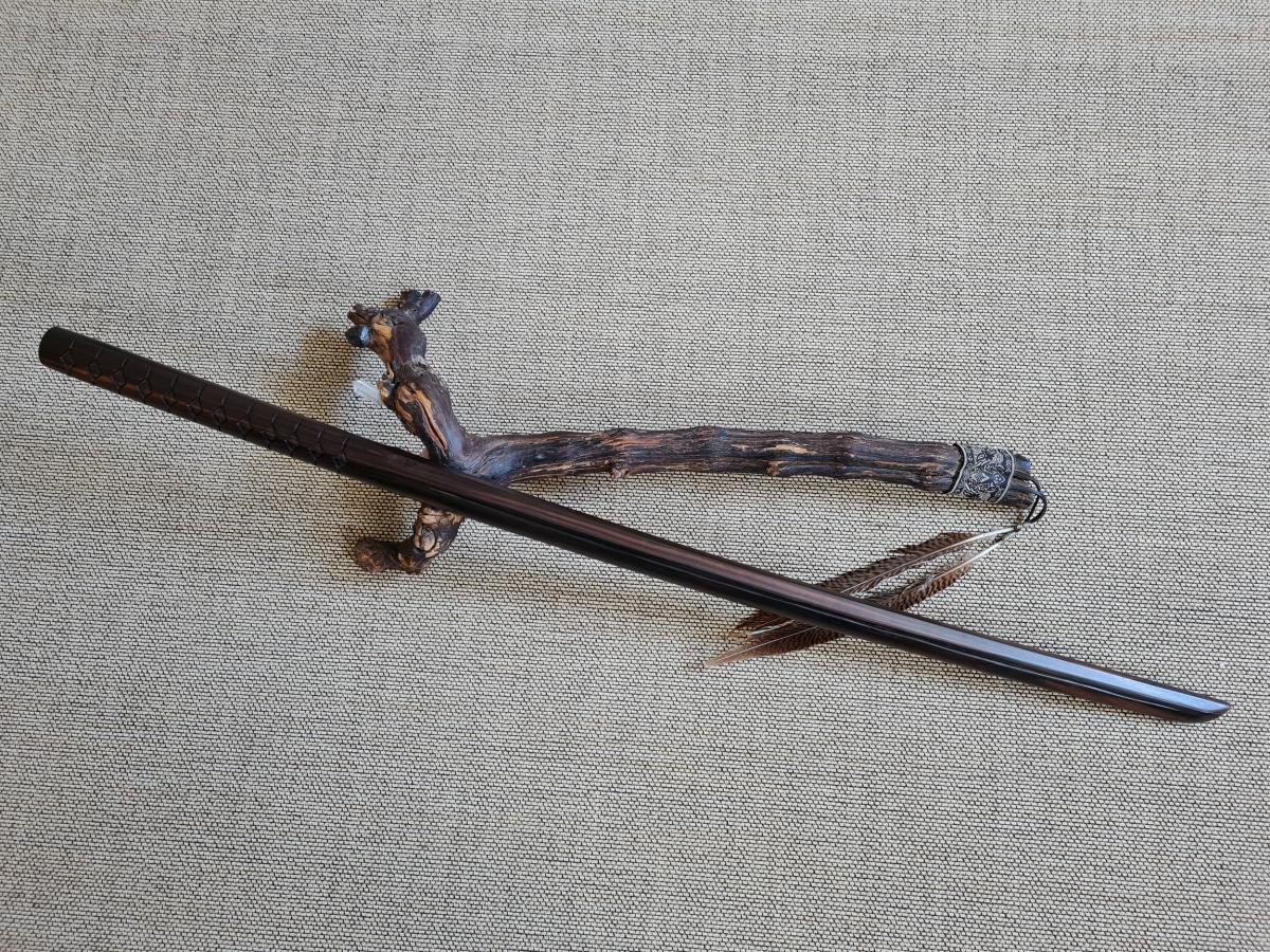 Einzigartiger Bokken aus Ebenholz mit Griffschnitzerei, Hi Rille in der Standardform♥ wunderschönes Geschenk✓ 100% Handarbeit✓ Aikido, Iaido, WingTsun, Kendo, Jodo➽nur bei uns im www.bokken-welt.de erhältlich.